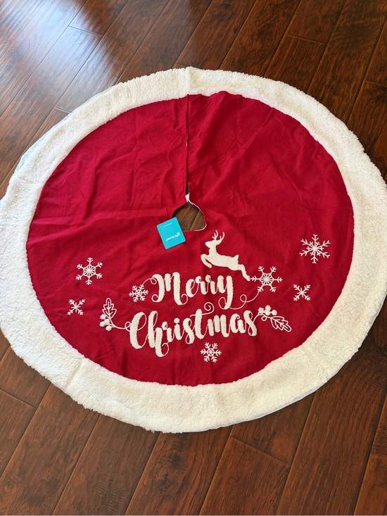 Glitzhome Other - Glitzhome 'Merry Christmas' Tree Skirt